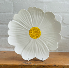 Load image into Gallery viewer, White &amp; Yellow Flower Plate Single
