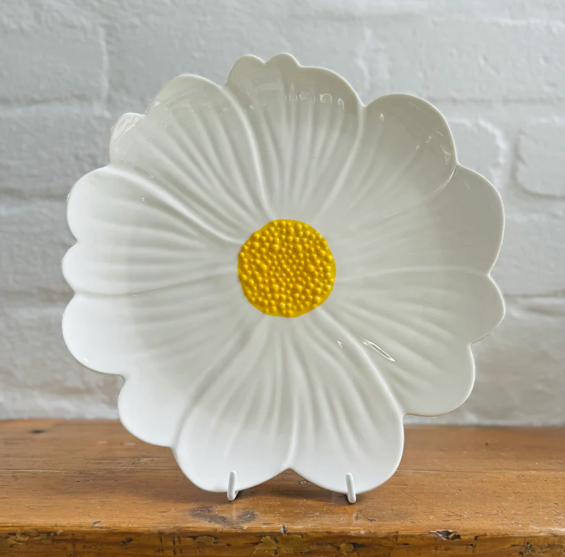 White & Yellow Flower Plate Single