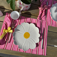 Load image into Gallery viewer, White &amp; Yellow Flower Plate Single
