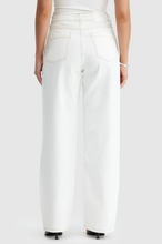 Load image into Gallery viewer, Willow Denim Relaxed Jean White
