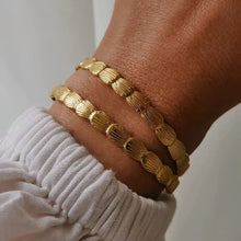 Load image into Gallery viewer, Shell Cuff

