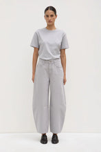 Load image into Gallery viewer, High Rise Barrel Jean Light Grey
