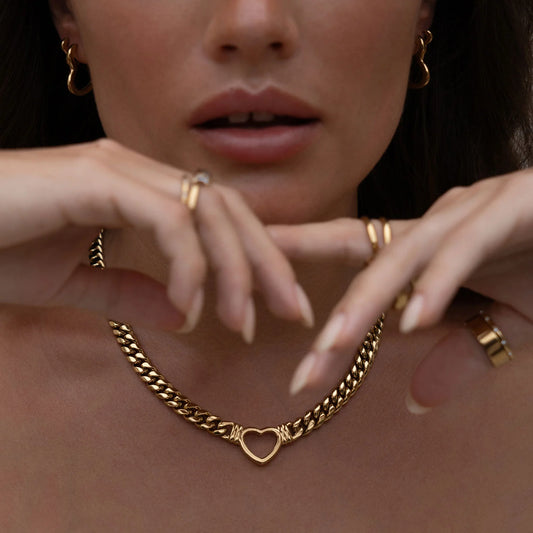 Valentine gold necklace