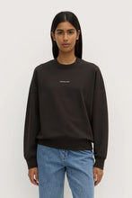 Load image into Gallery viewer, Womens Atelier Logo Fleece Washed Black
